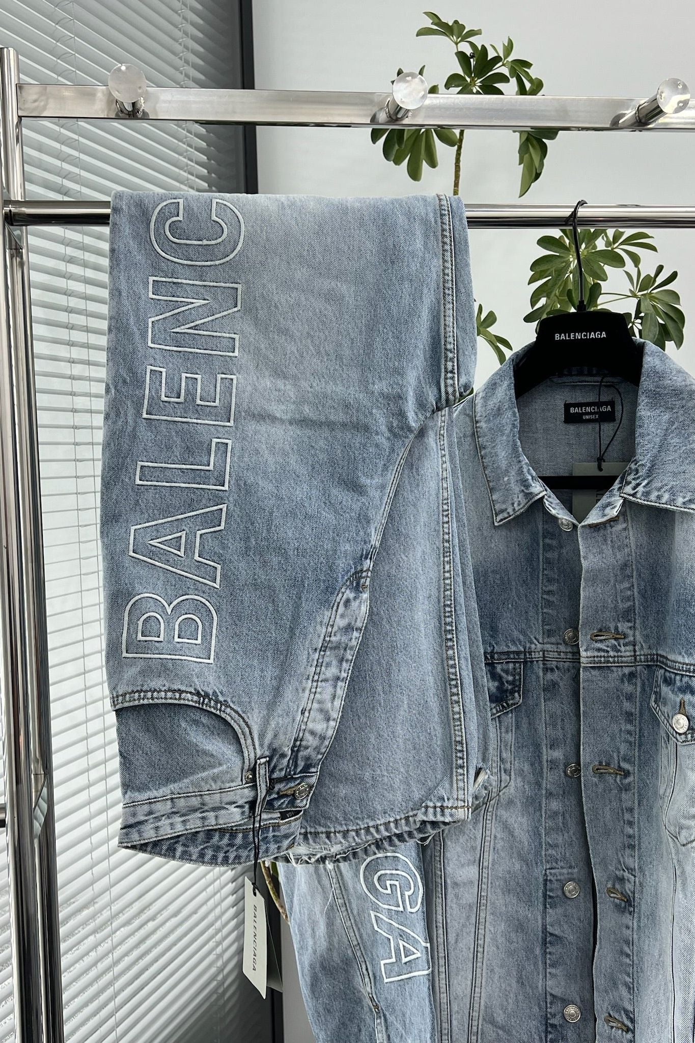 Women's High-Waisted Jeans