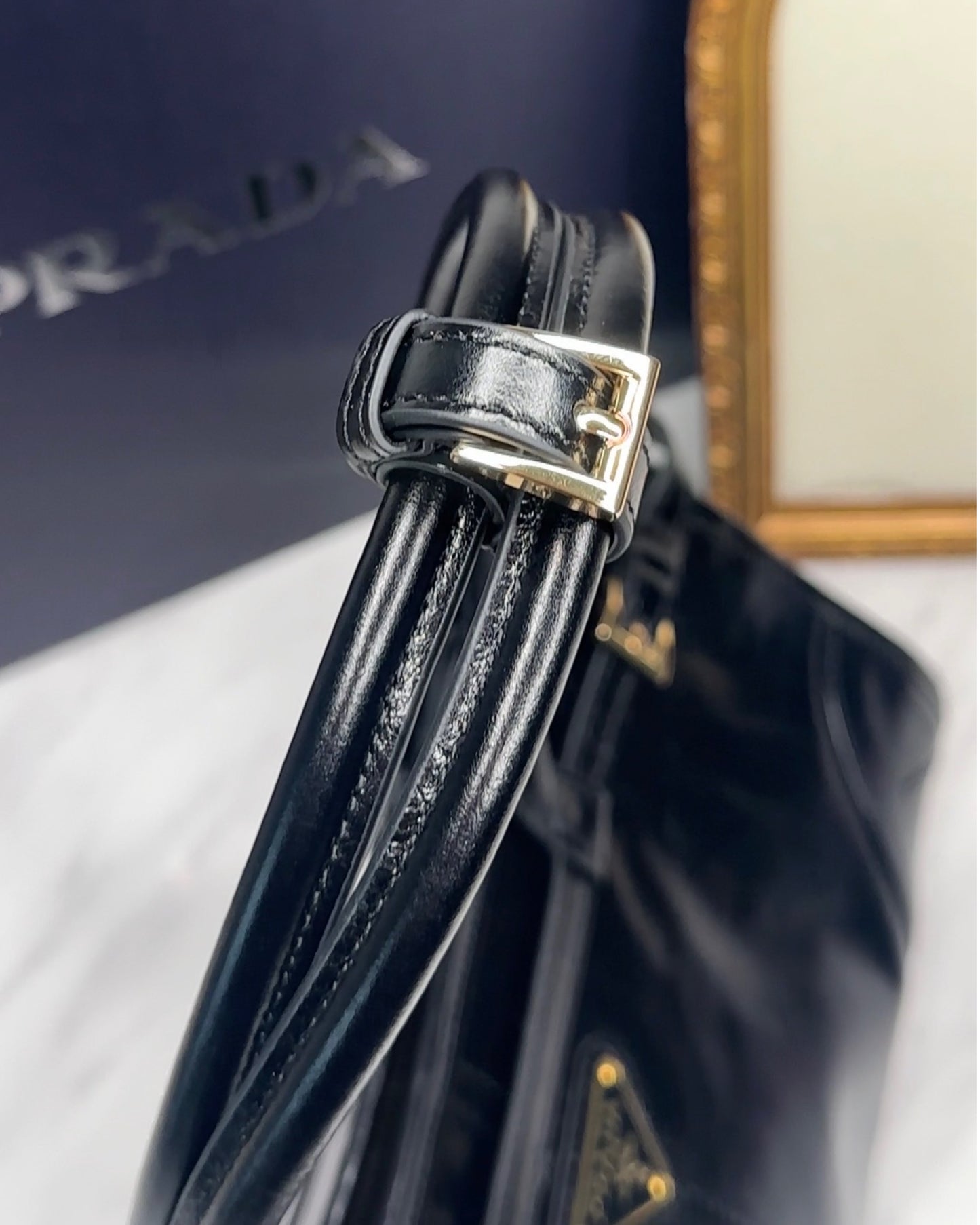 1926P-Black Medium Handbag