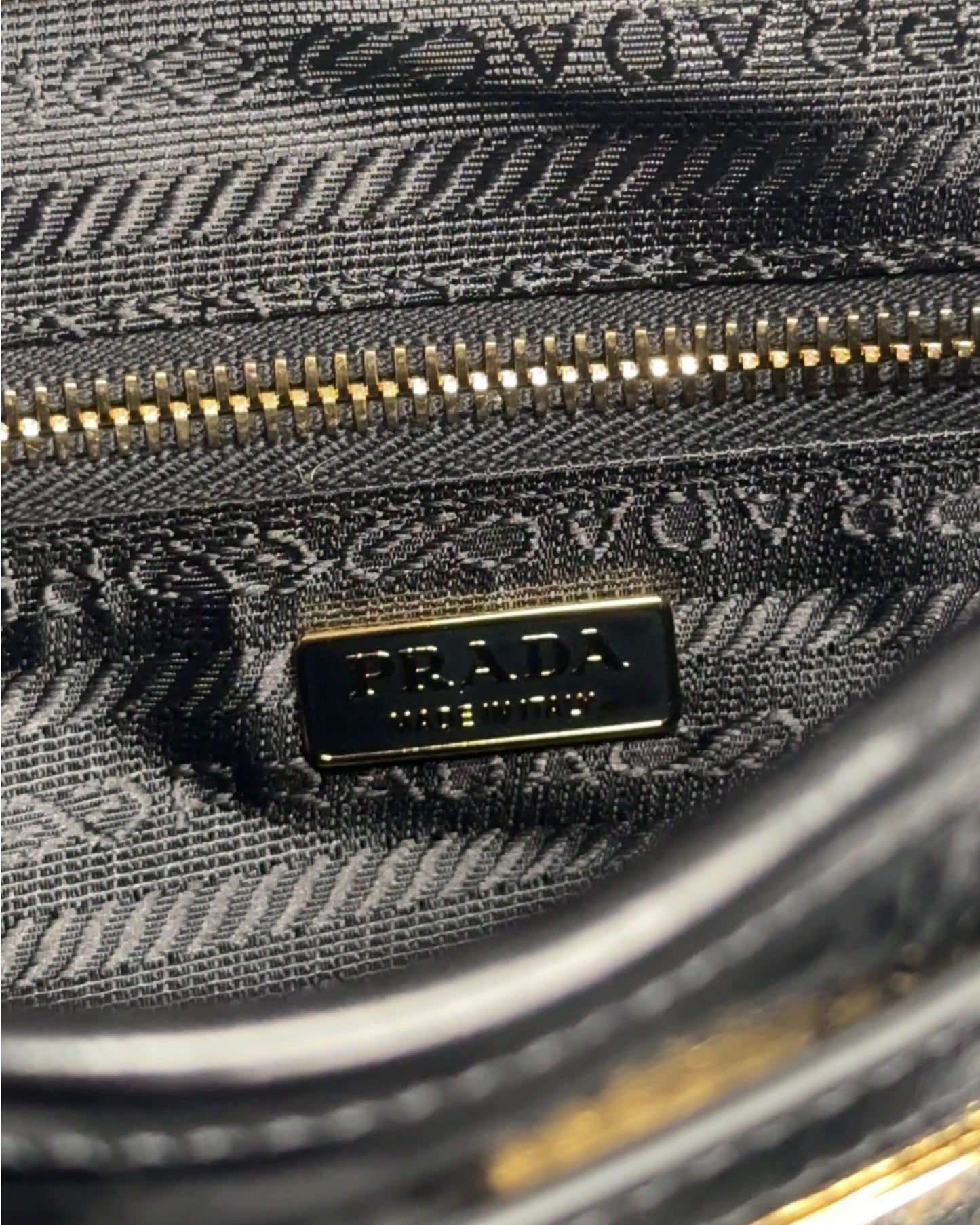 1926P-Black Medium Handbag