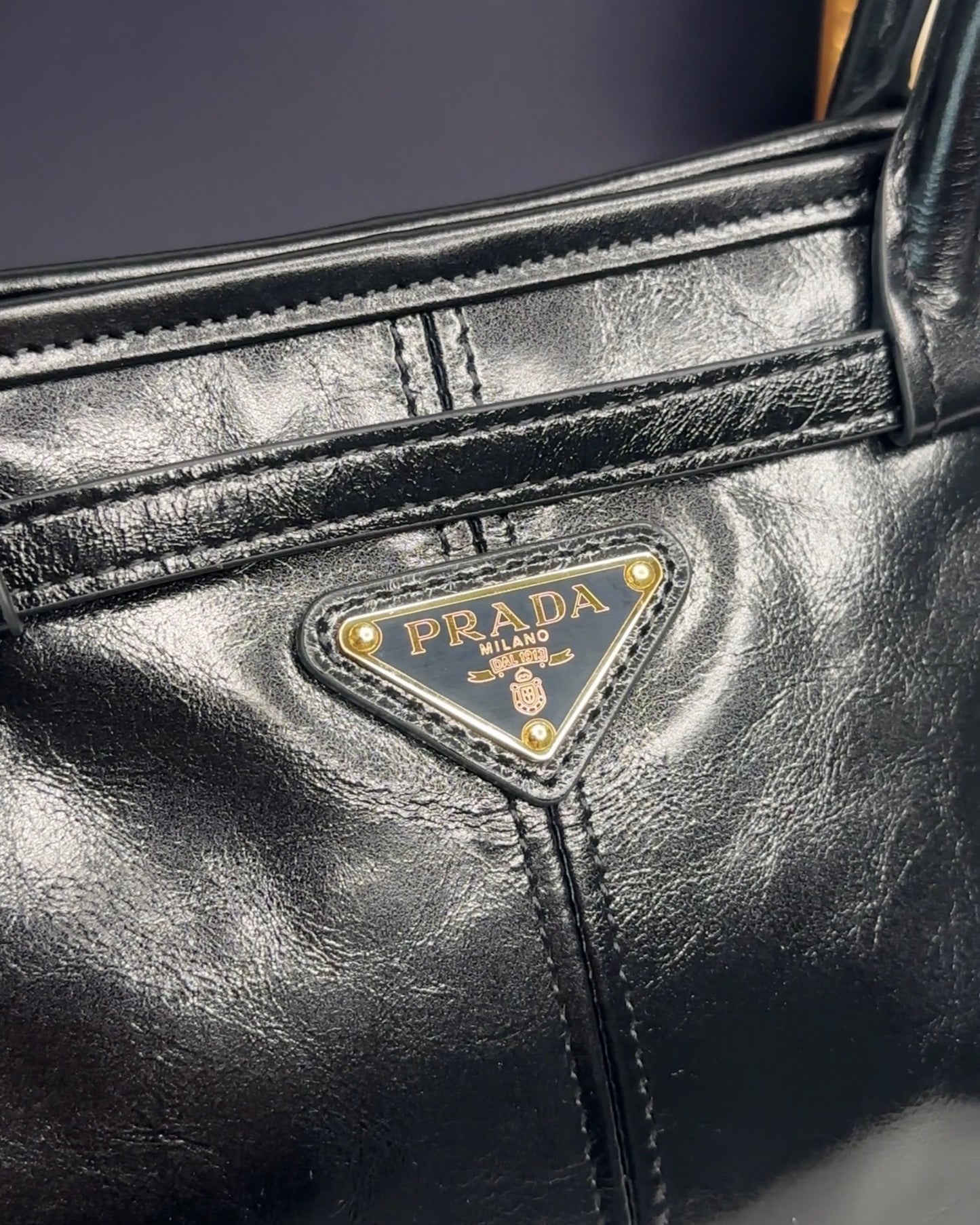 1926P-Black Medium Handbag