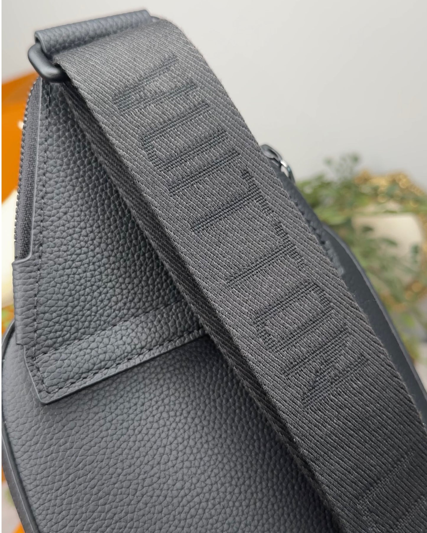 1626L-Black Slingbag