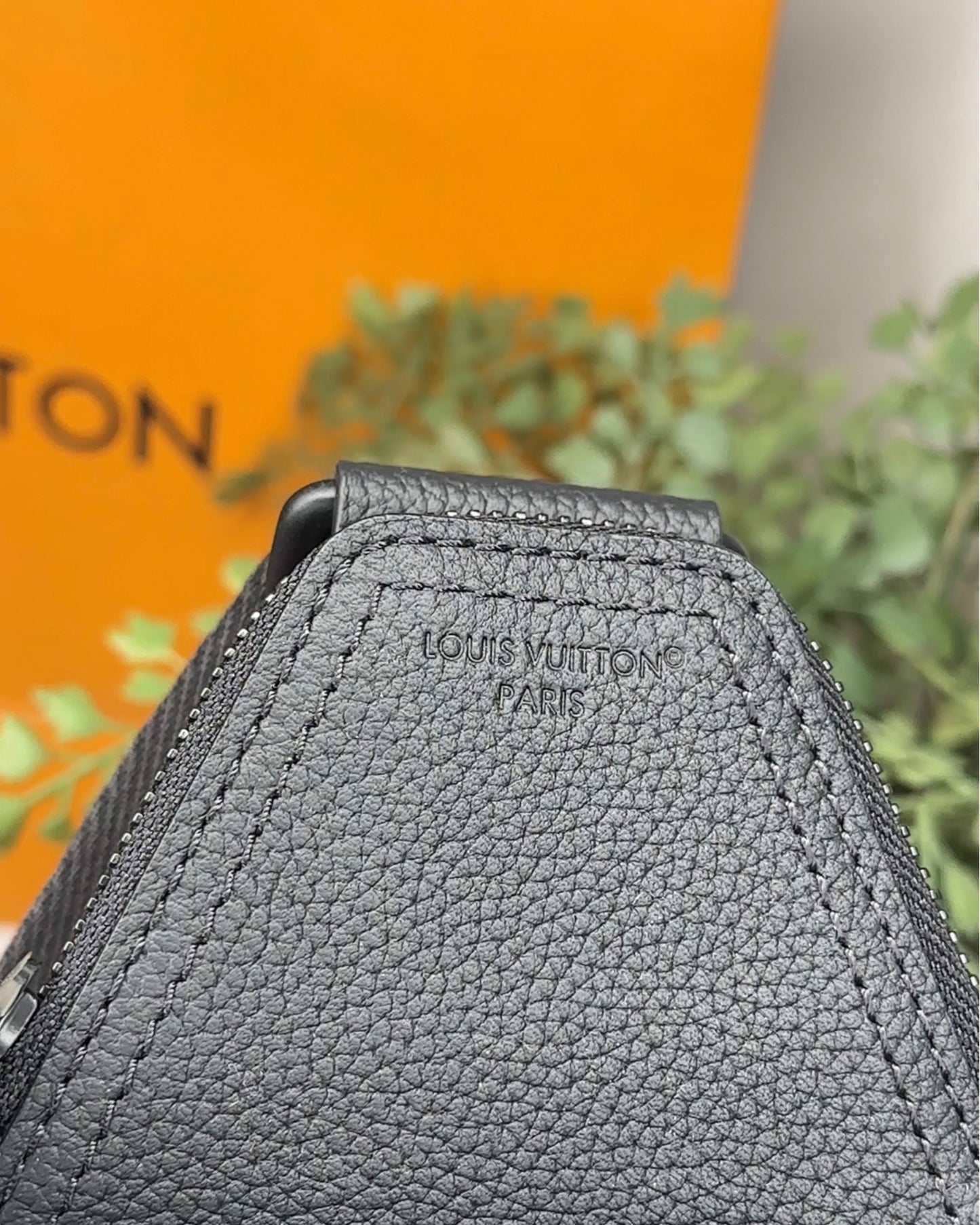 1626L-Black Slingbag