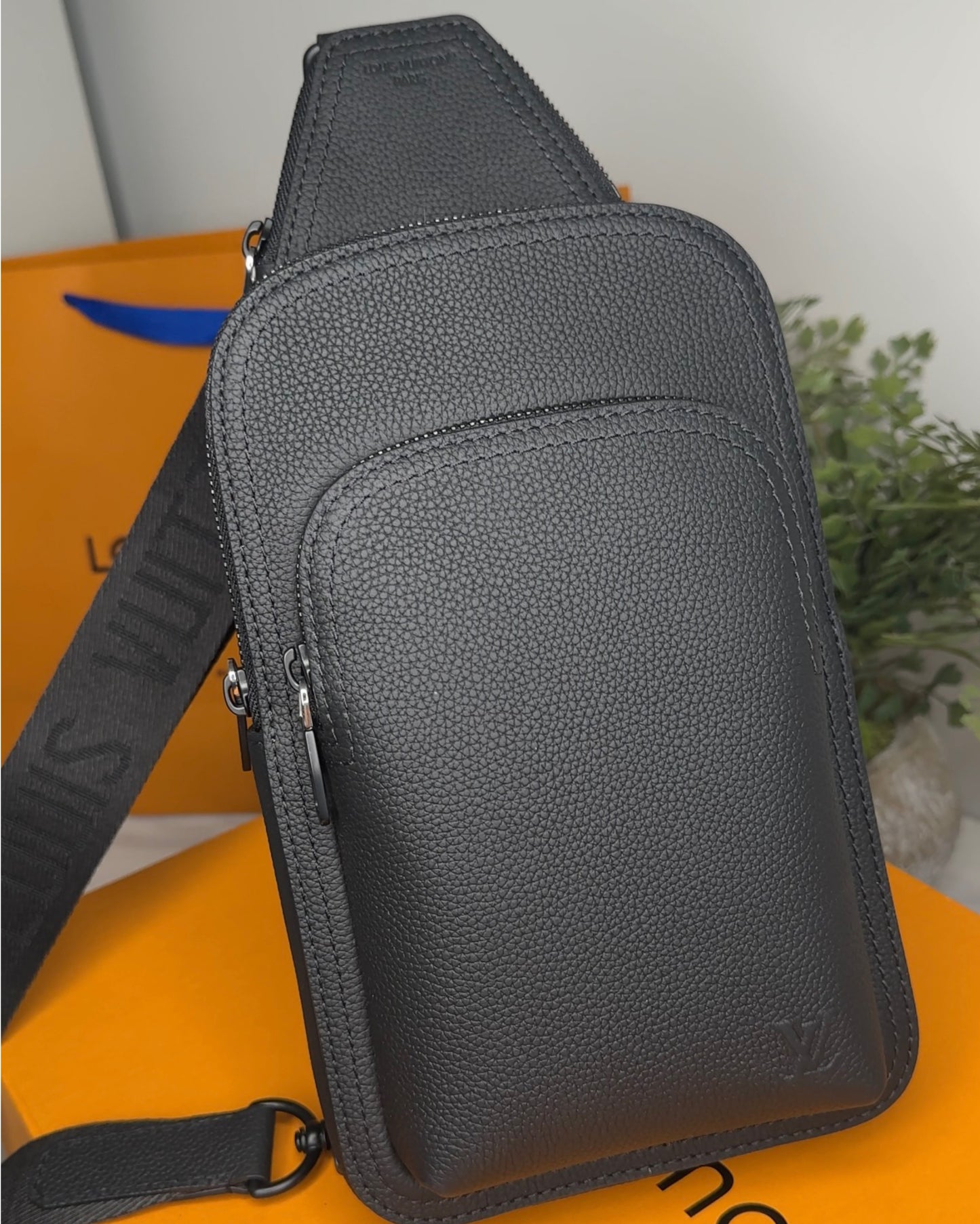 1626L-Black Slingbag