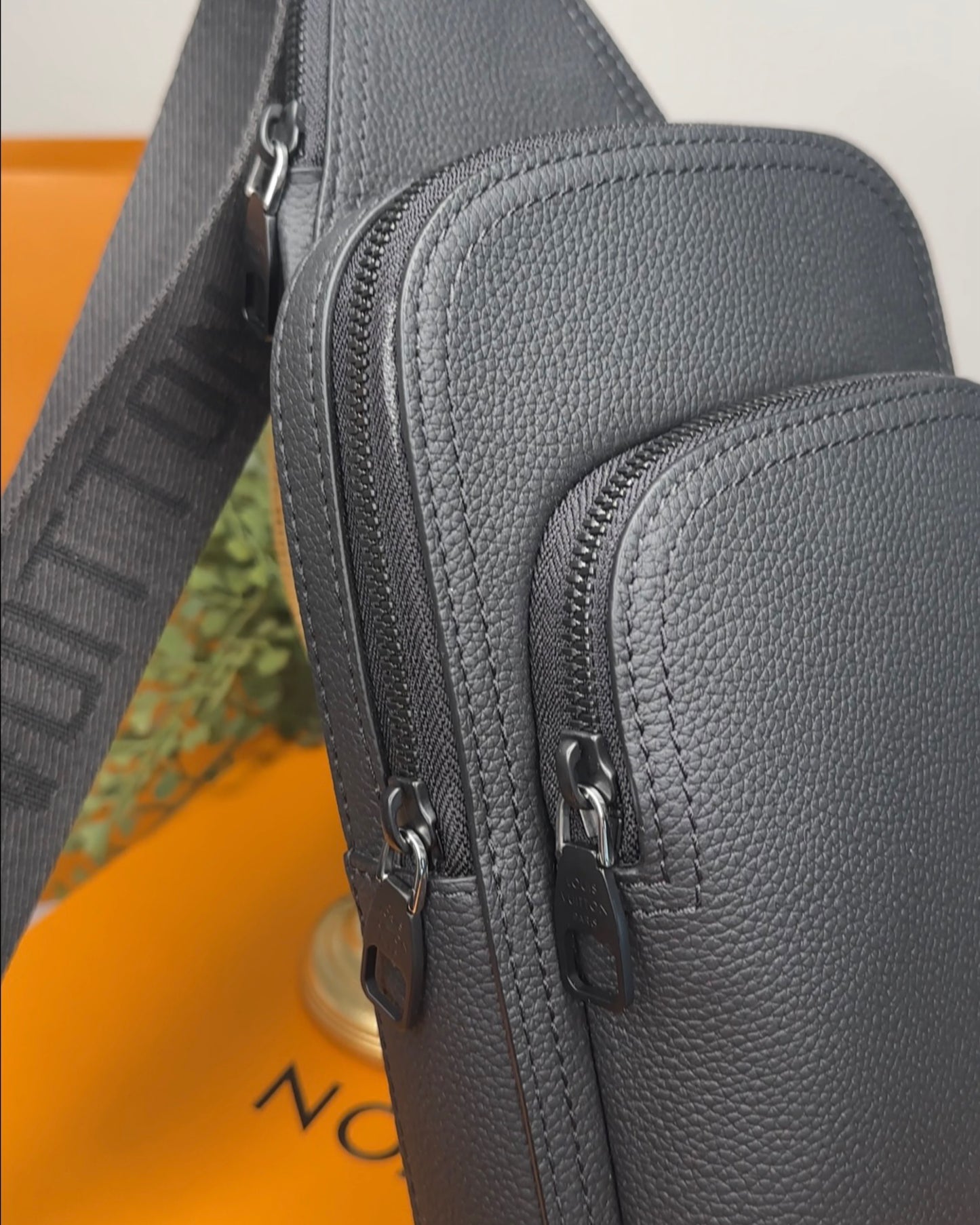 1626L-Black Slingbag