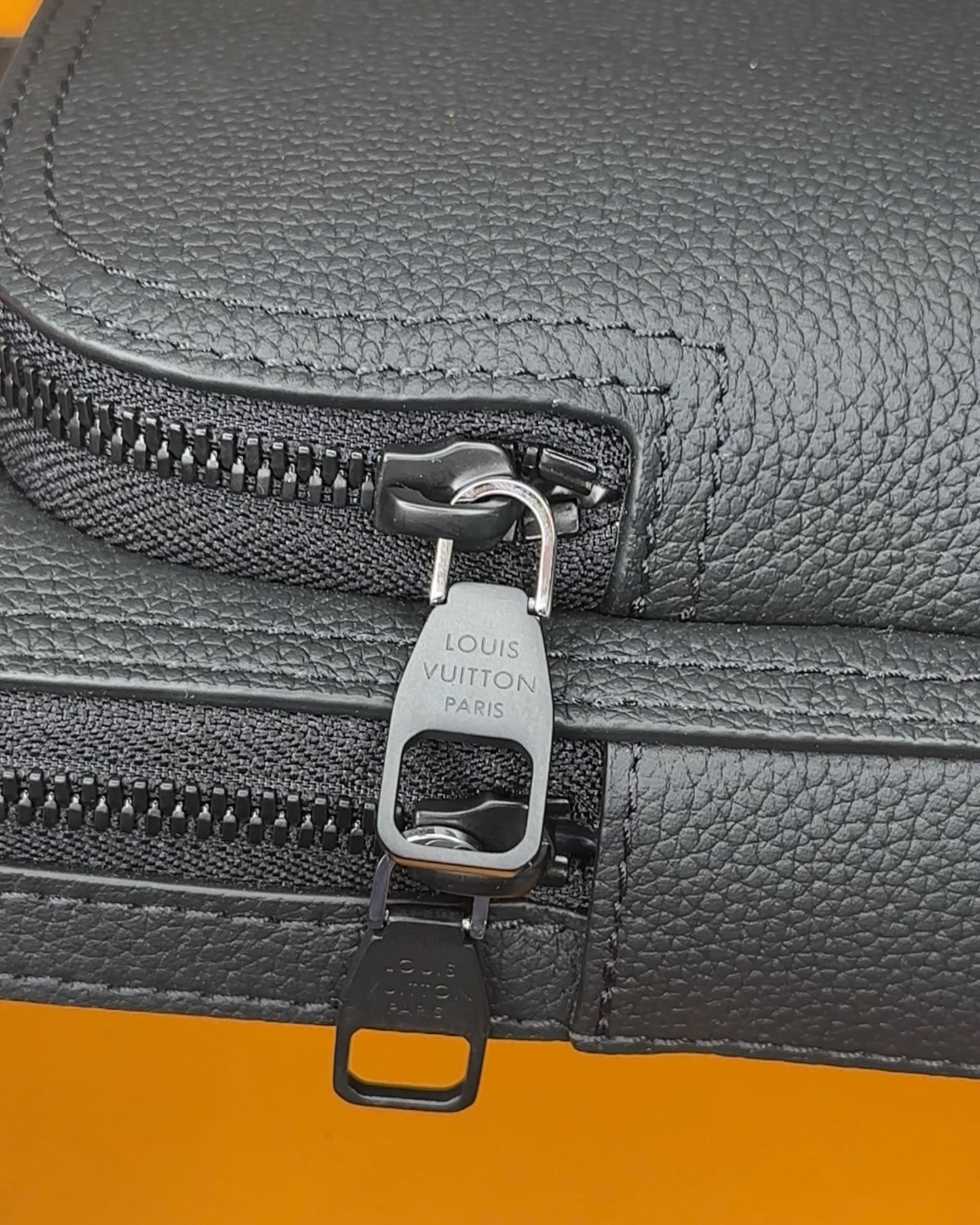 1626L-Black Slingbag