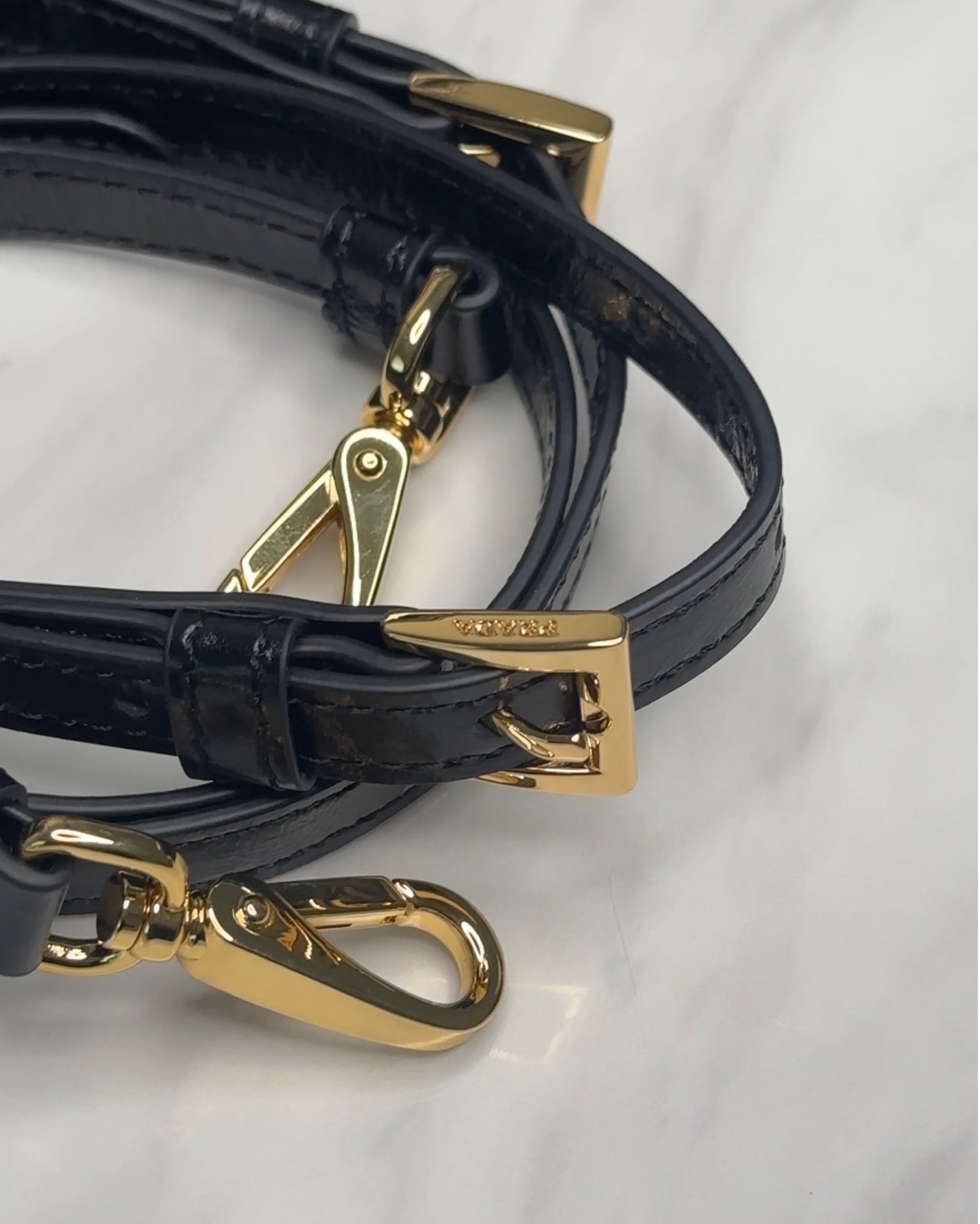 1926P-Black Medium Handbag
