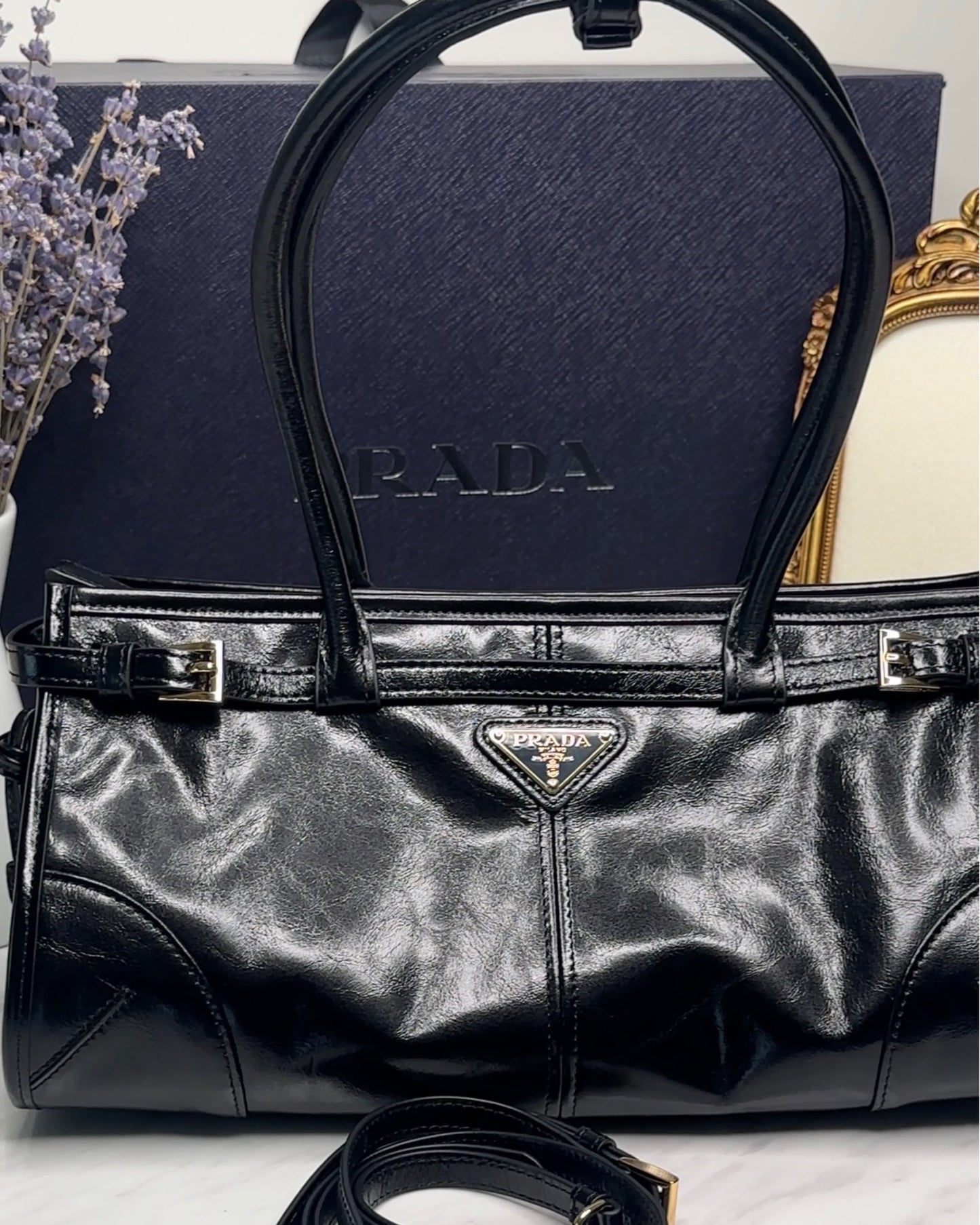 1926P-Black Medium Handbag