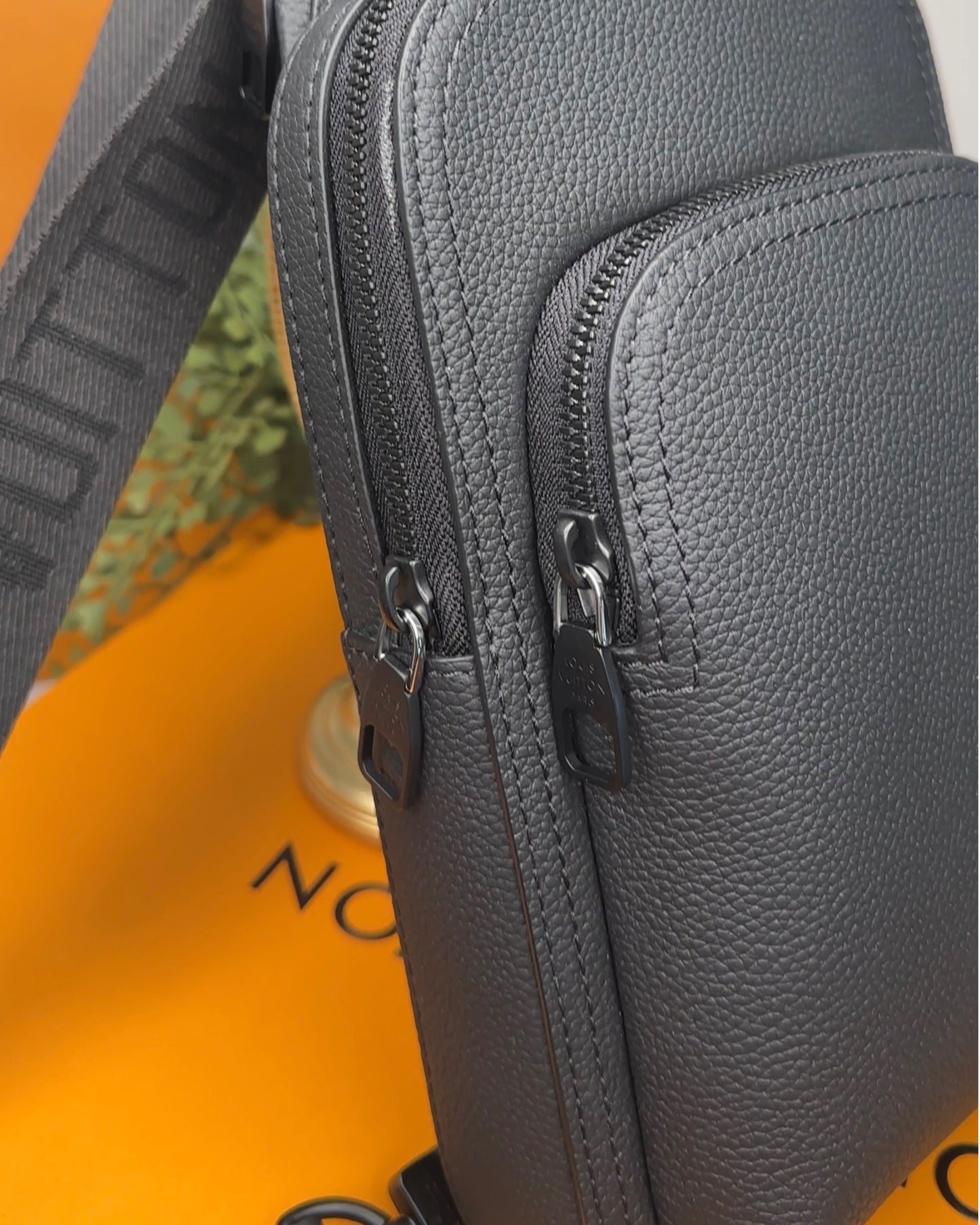 1626L-Black Slingbag